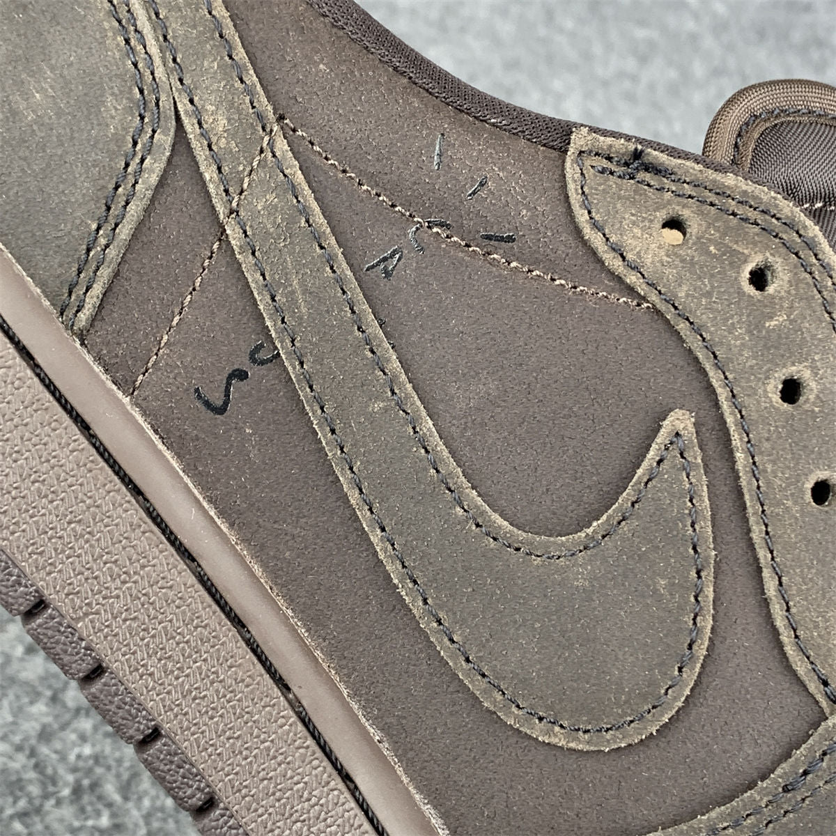 Travis Scott x Air Jordan 1 Retro Low OG SP 'Velvet Brown' (B Grade Version)