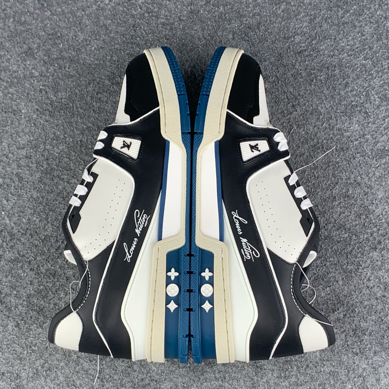 Louis Vuitton Trainer 'White Black Blue'