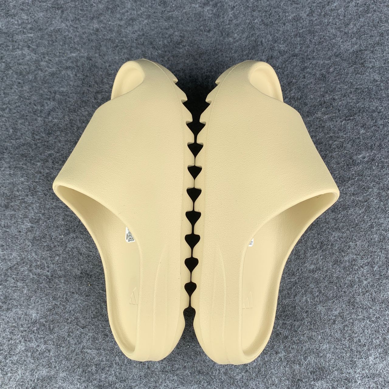 Yeezy Slides 'Bone'